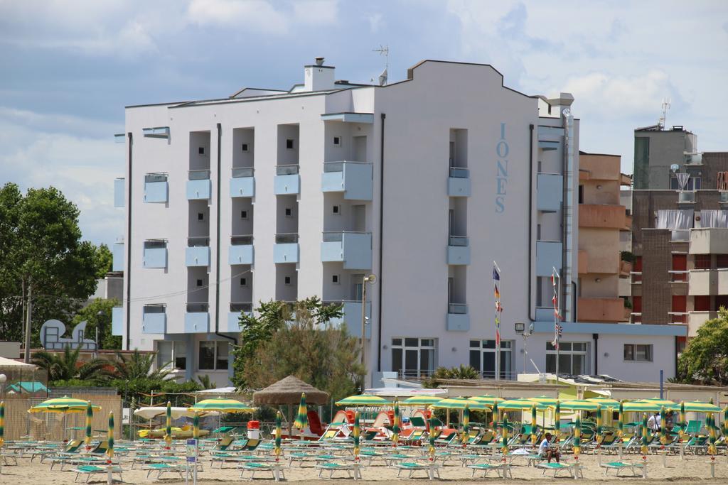 Hotel Iones Rimini Buitenkant foto